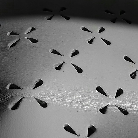 Handbag - Picture 3 of 4